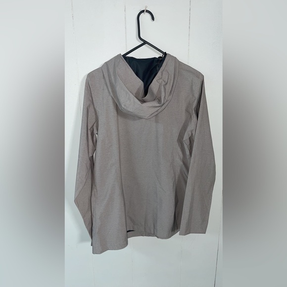 Men  Rain Jacket - Picture 3 of 8